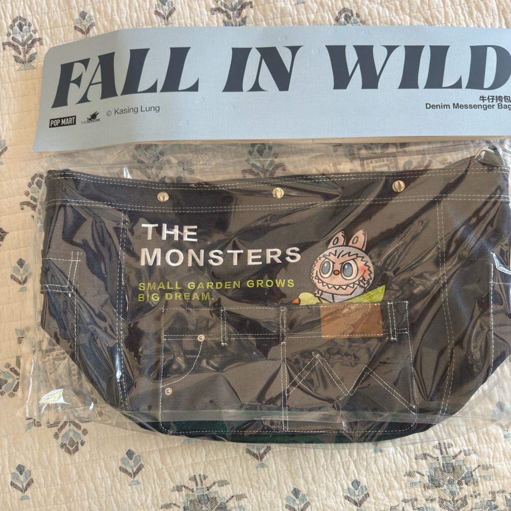 Pop Mart THE MONSTERS FALL IN WILD SERIES-Denim Messenger Bag - Picture 10 of 11